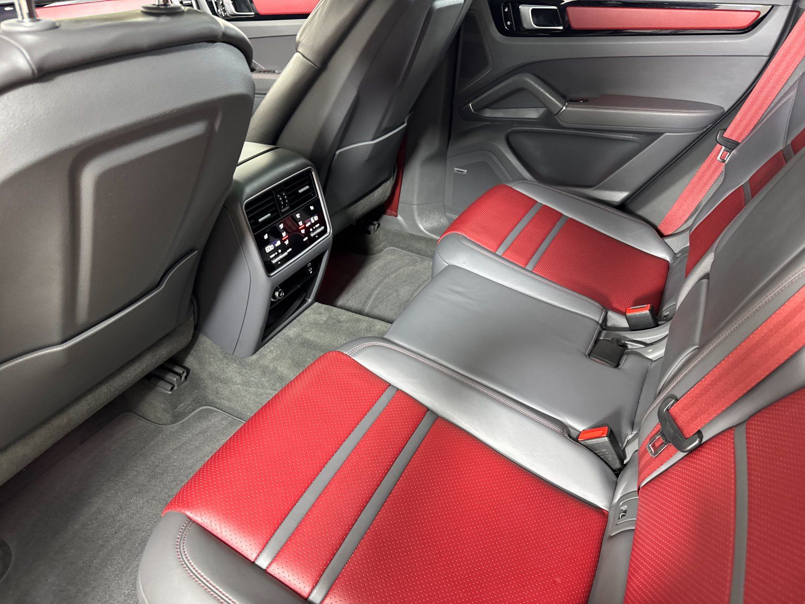 2021 Porsche Cayenne Coupe GTS — full photo 13 of 30