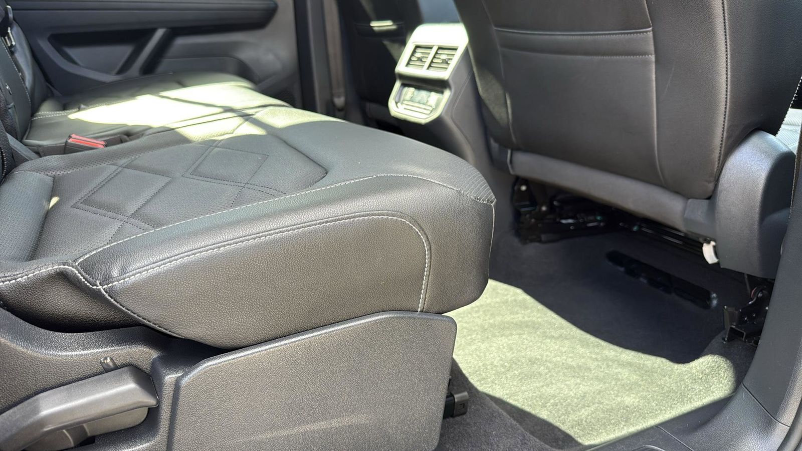 Used Car 2025 Volkswagen Atlas  2.0t Se W/technology For Sale Under $40,000 In Austin, Texas