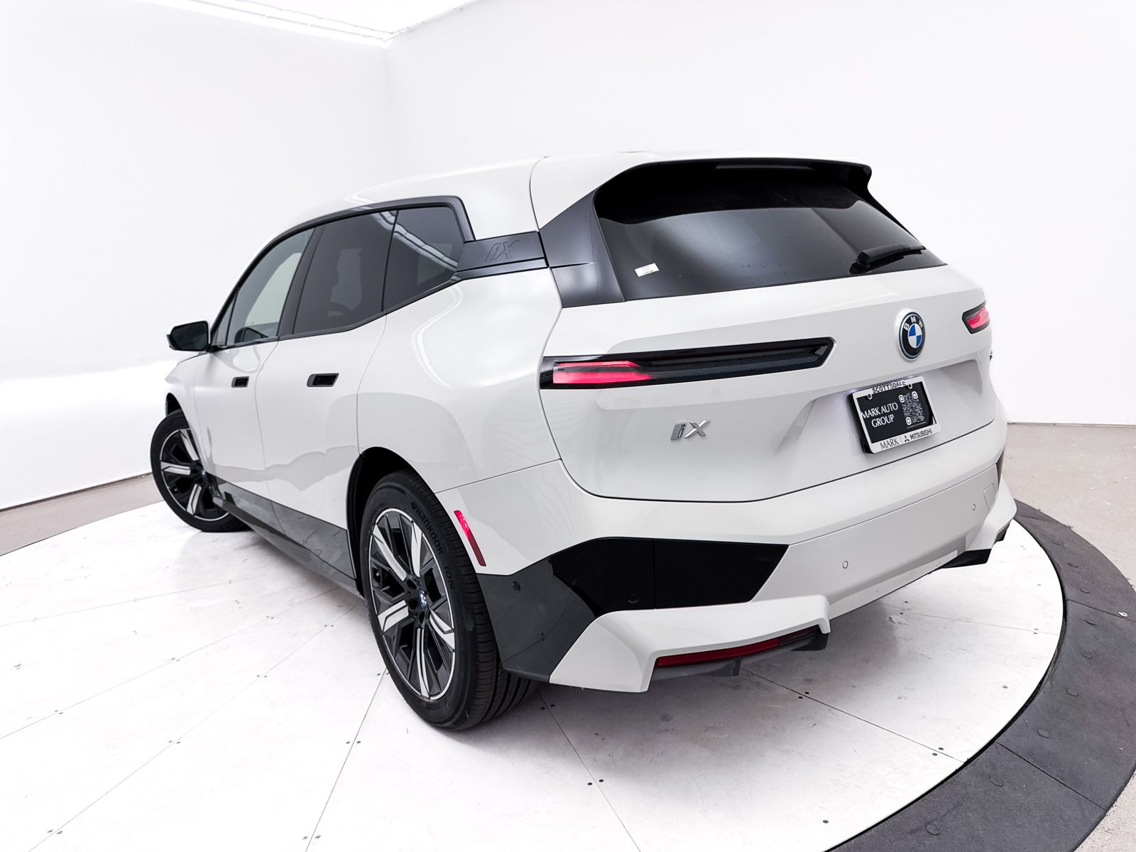 Used 2023 BMW iX Base with VIN WB523CF00PCM51197 for sale in Scottsdale, AZ