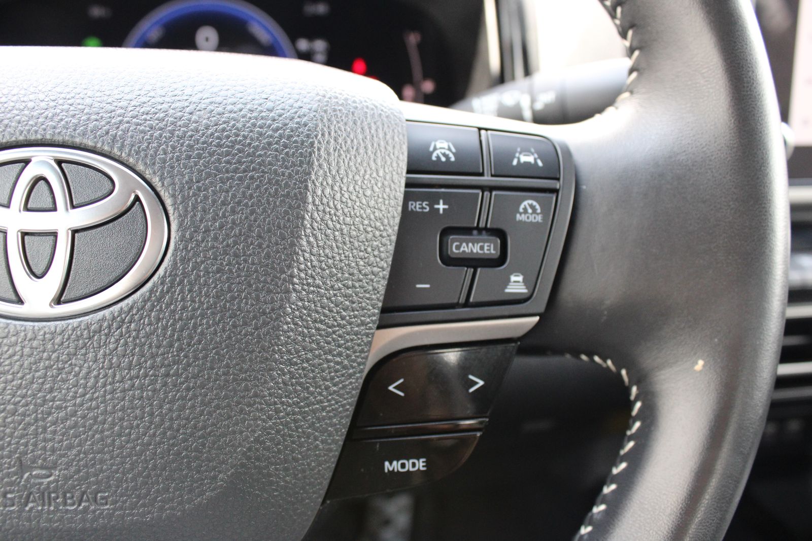 Used 2025  Toyota SE image 18