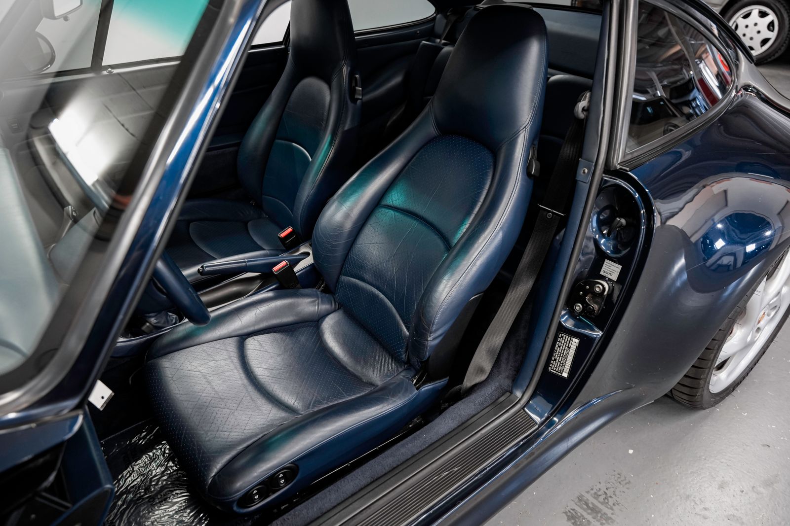 1996 Porsche 911 Carrera 4S — photo 20