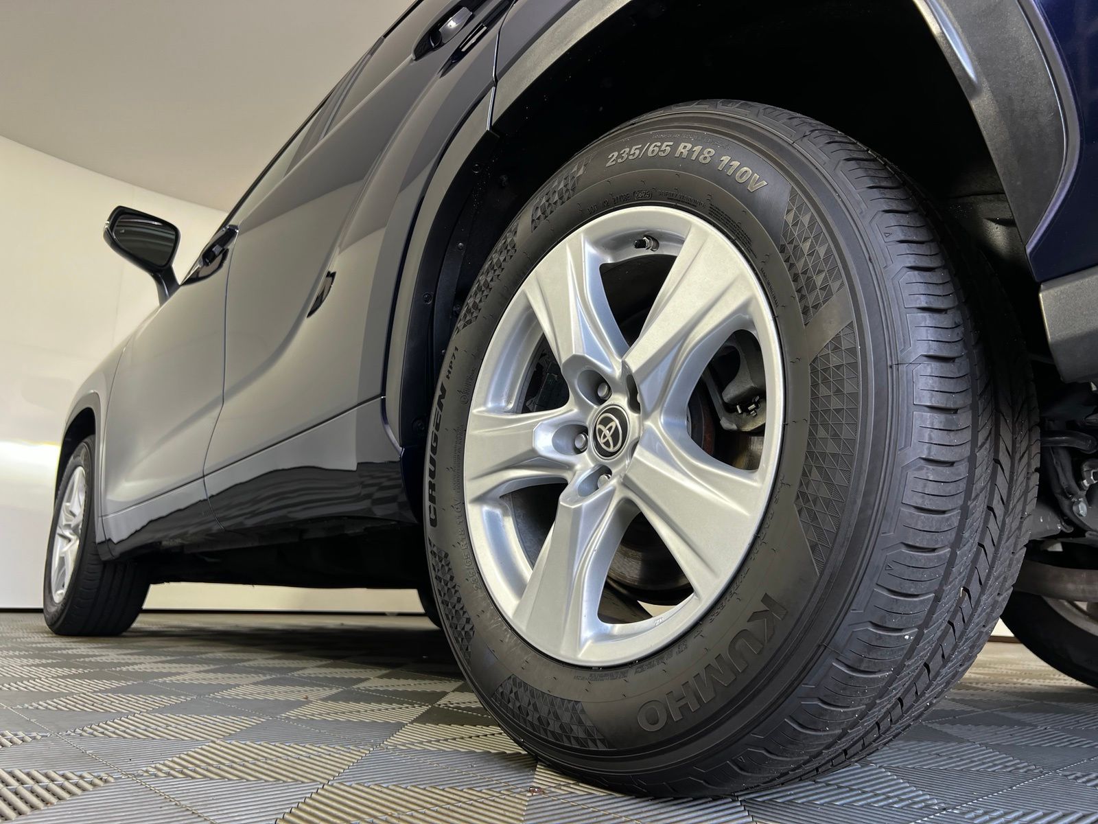 Thumbnail: 2023 Toyota Highlander - 26