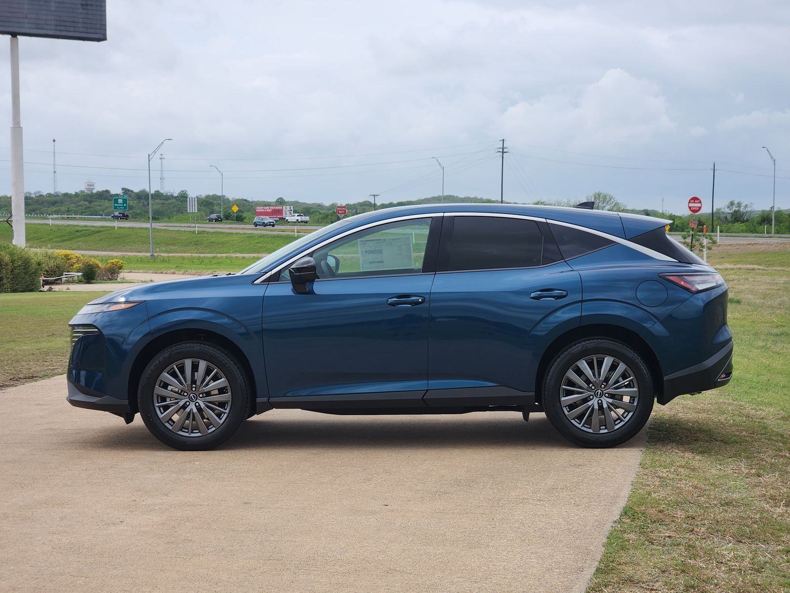 View vehicle photo 2