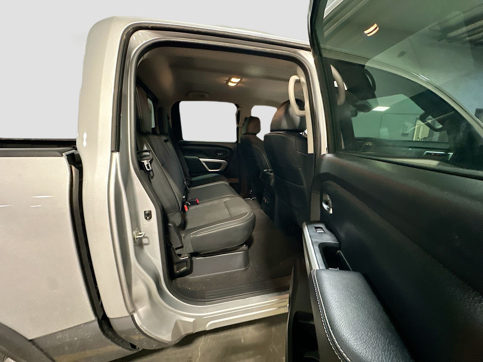 Used 2019 Silver Nissan PRO-4X image 26