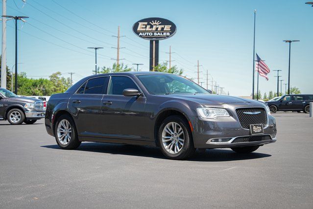 2017 Chrysler 300 Touring's photo