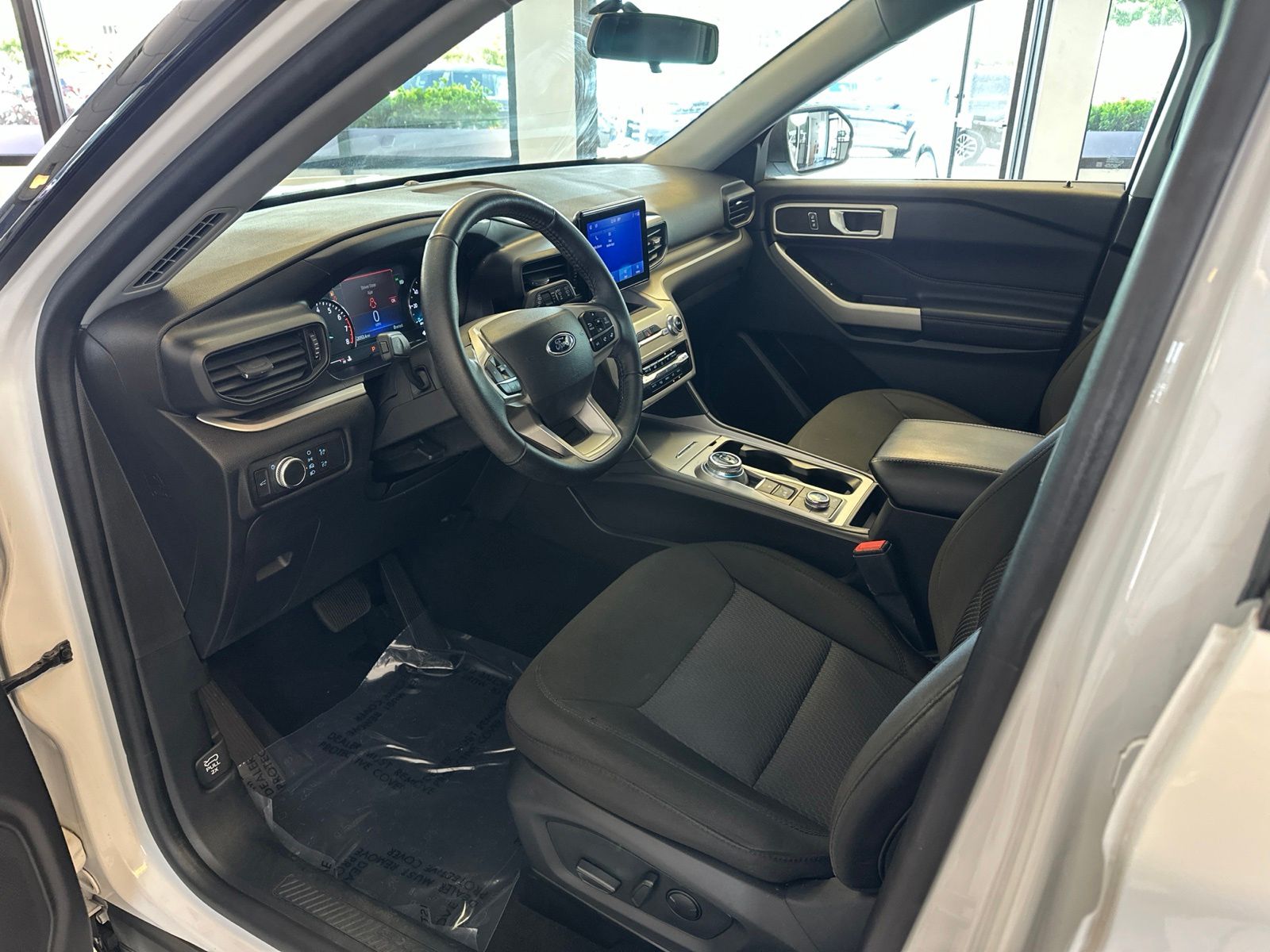 Certified Used 2022 Oxford White Ford XLT image 8