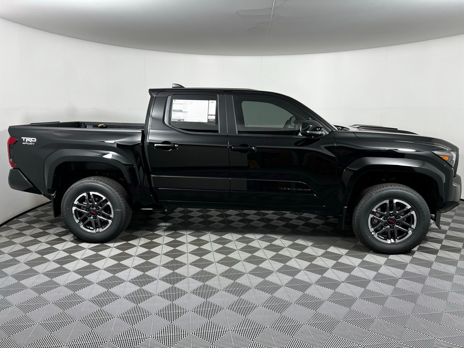 2025 Toyota Tacoma TRD Sport 9