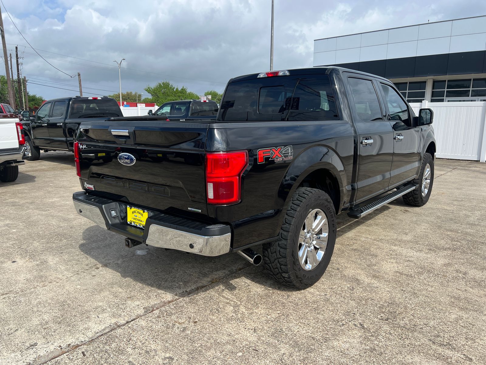 View vehicle photo 3