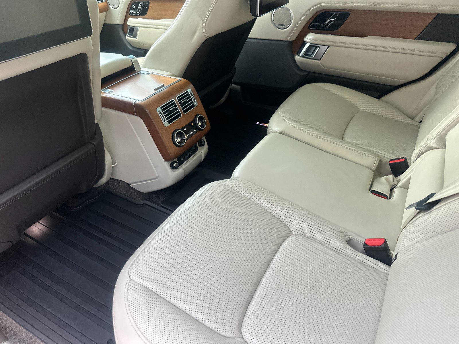 2021 Land Rover Range Rover Westminster — foto completa 12 de 28