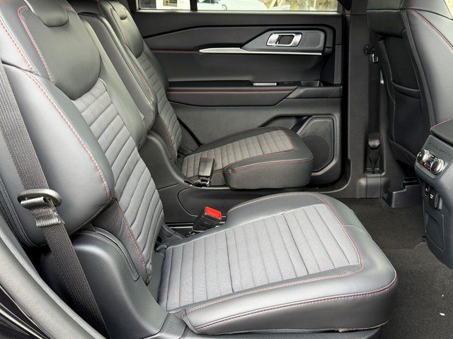 New 2026 Agate Black Metallic Ford ST-Line image 8