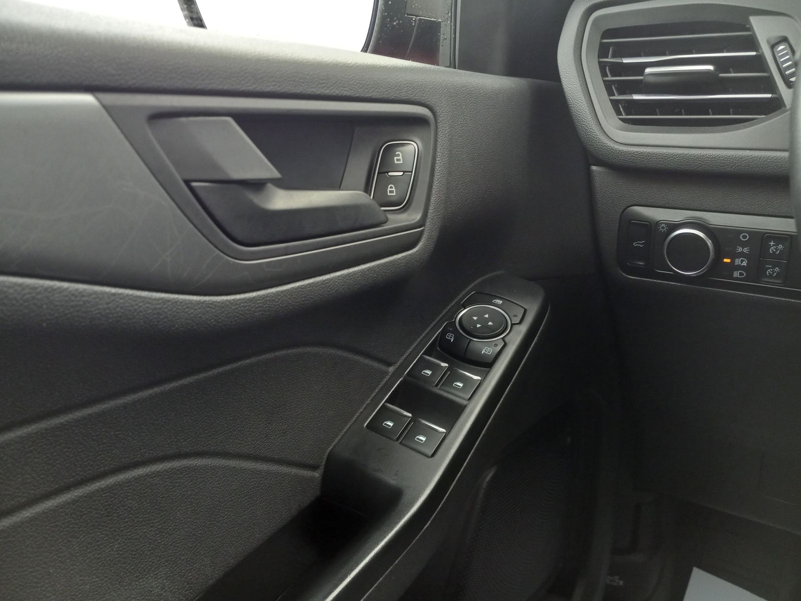 2024 Ford Escape image 26