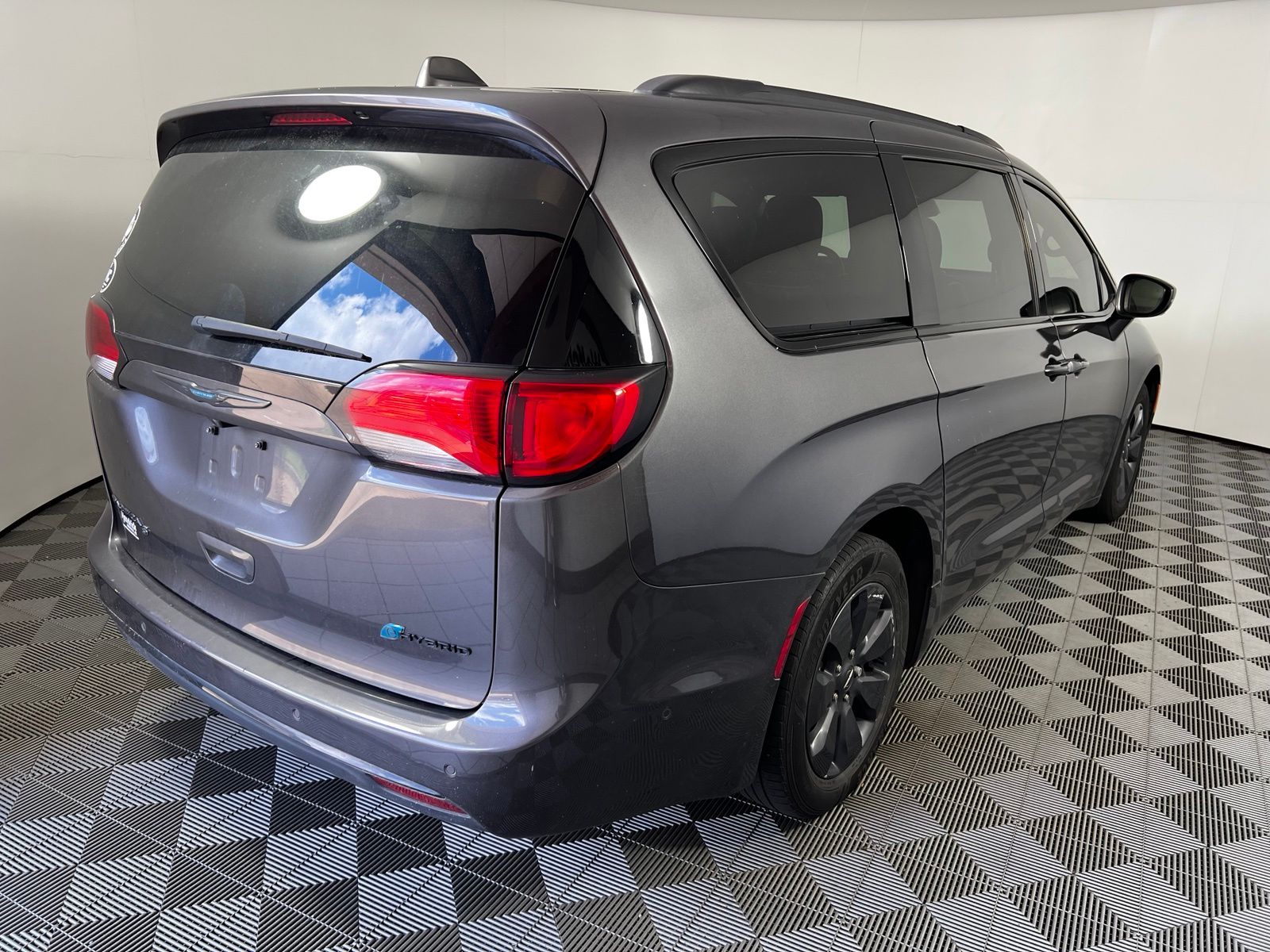 Thumbnail: 2019 Chrysler Pacifica - 5