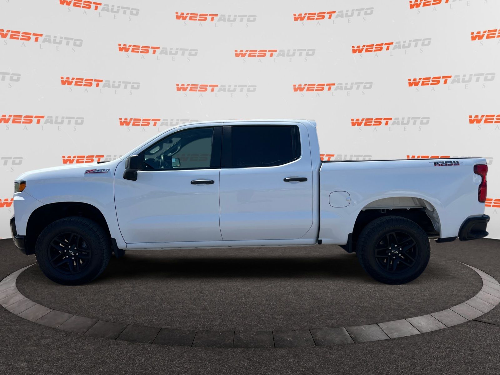 View vehicle photo 2