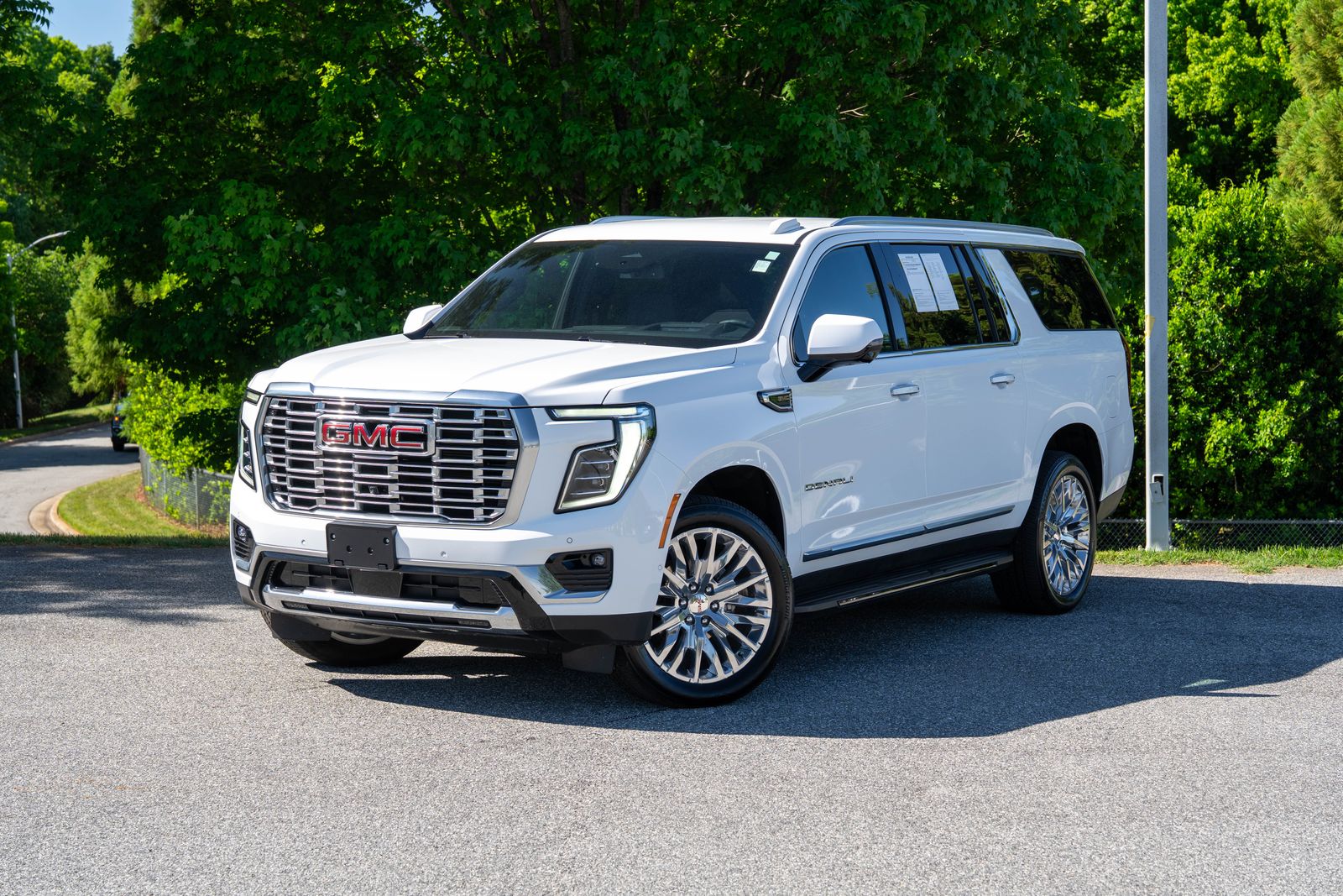 Summit White 2025 GMC Yukon XL Denali 4WD SUV / Crossover Four-Wheel Drive