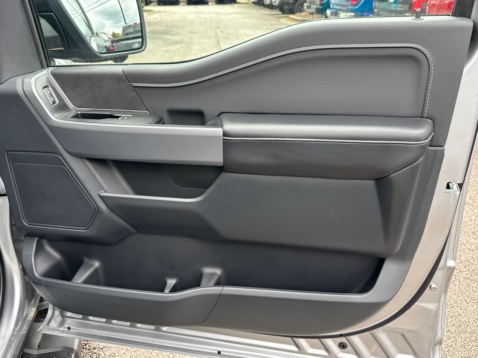 New 2025 Iconic Silver Metallic Ford XLT image 15