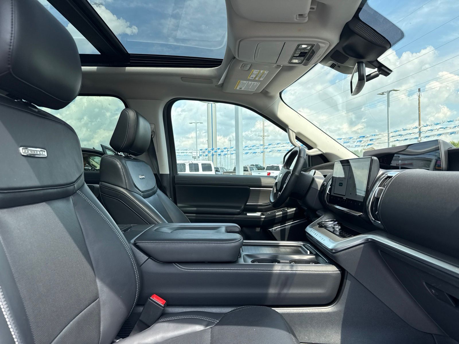2025 Ford Expedition image 16