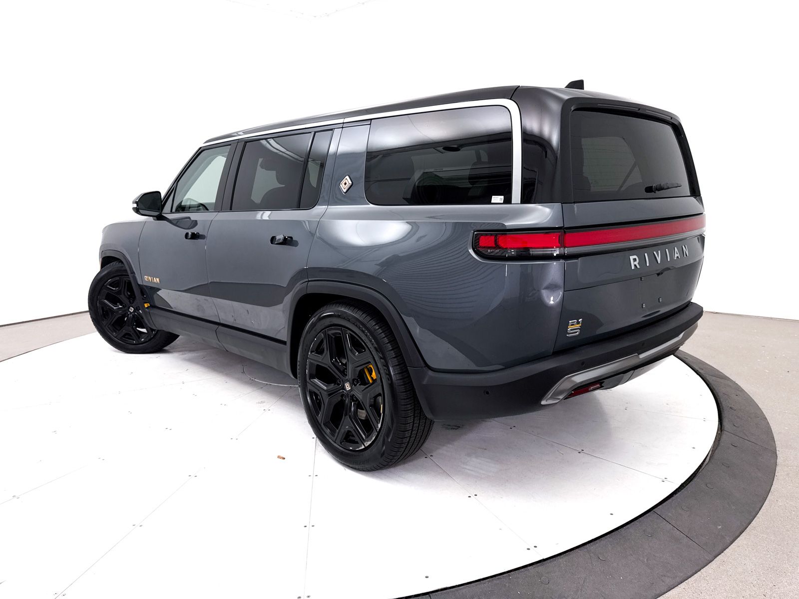 Used 2023 Rivian R1S Adventure with VIN 7PDSGABA8PN025833 for sale in Scottsdale, AZ