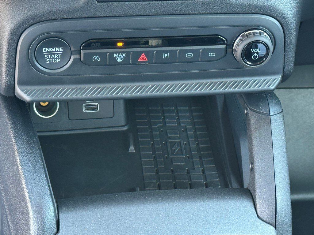 New 2025 Carbonized Gray Metallic Ford Outer Banks image 20
