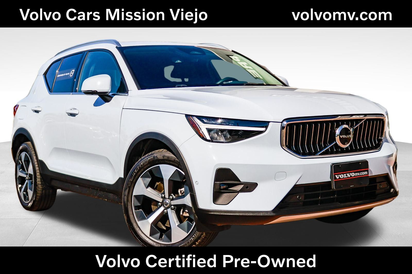2025 Volvo XC40 B5 Plus Bright Theme AWD