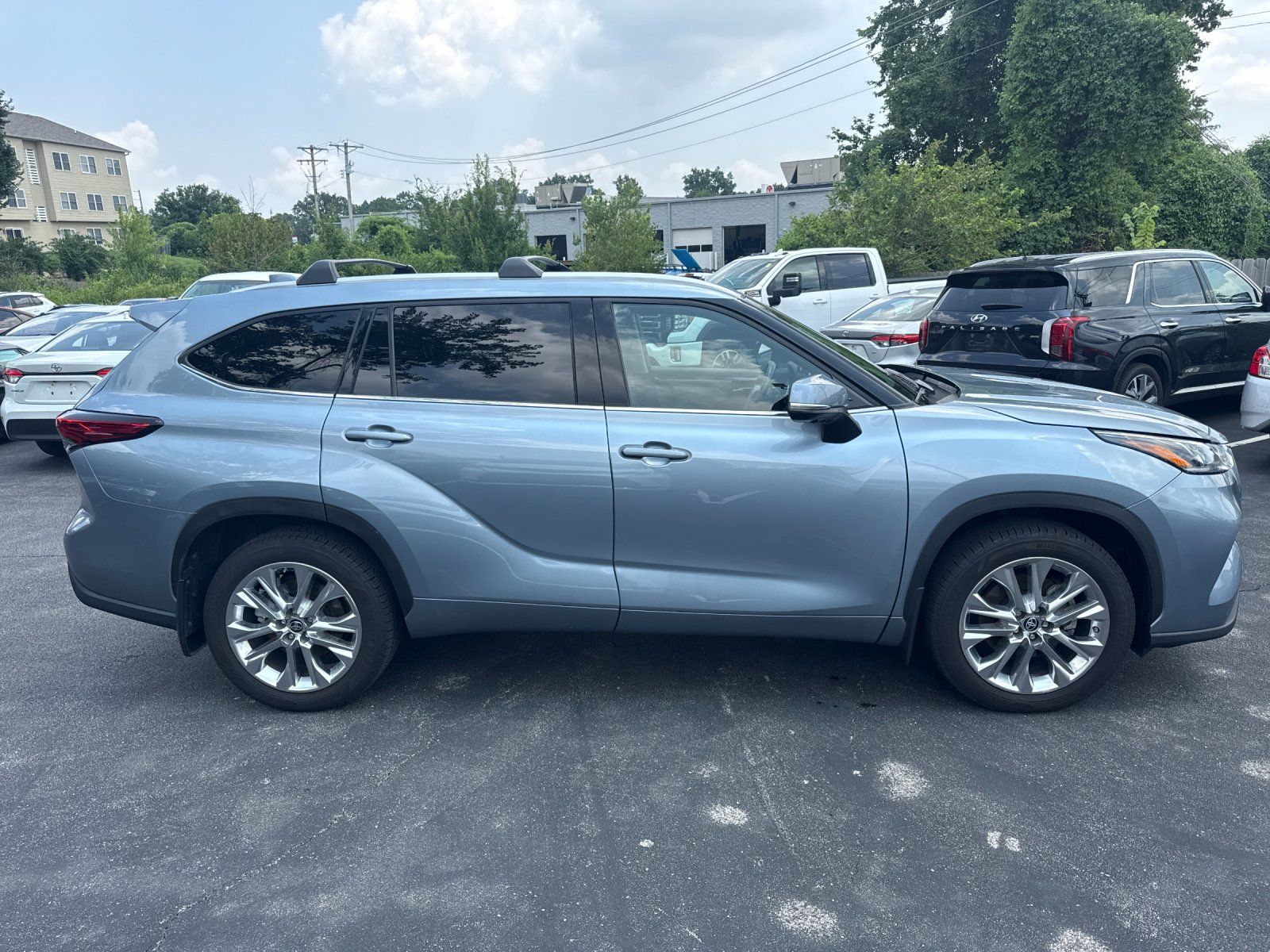 Moon Dust 2023 Toyota Highlander SUV / Crossover All-Wheel Drive 8-Speed Automatic