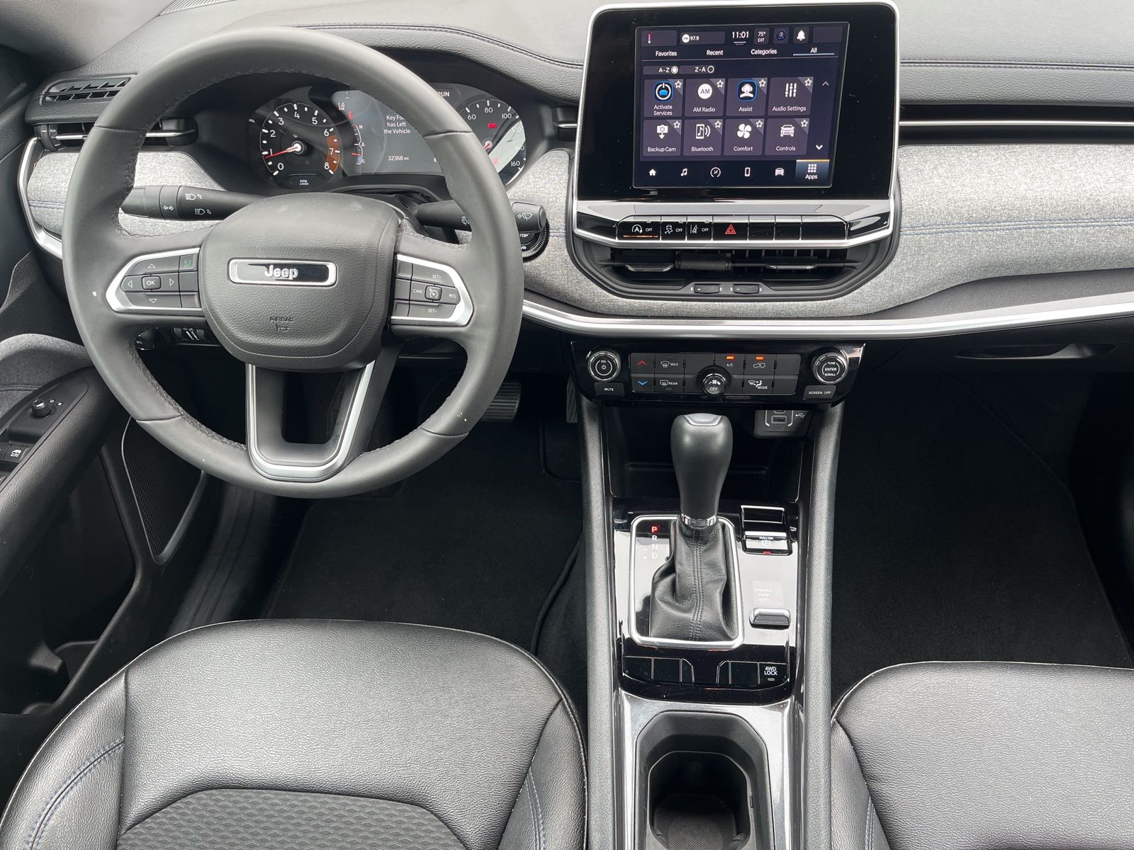 Used 2025 White Jeep Latitude image 28