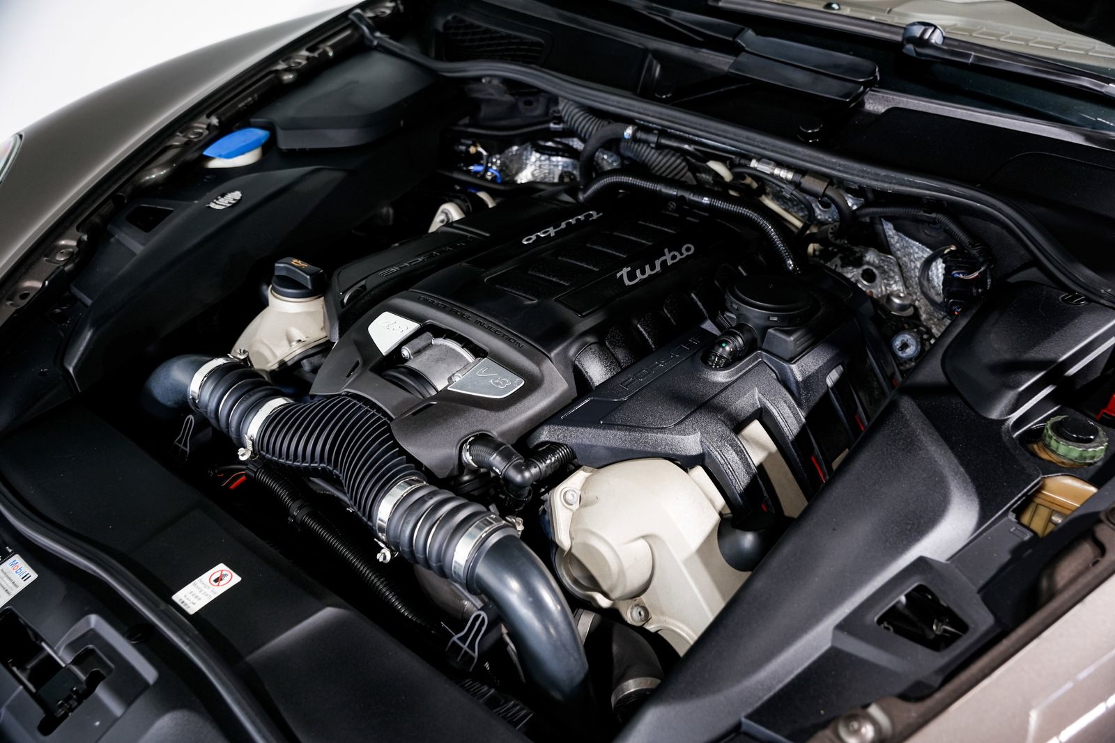 2013 Porsche Cayenne Turbo — photo 51