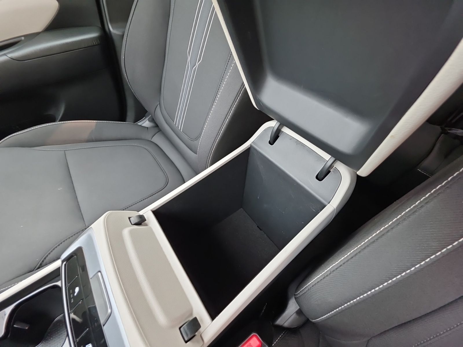 Used 2024 Black Hyundai SEL image 33