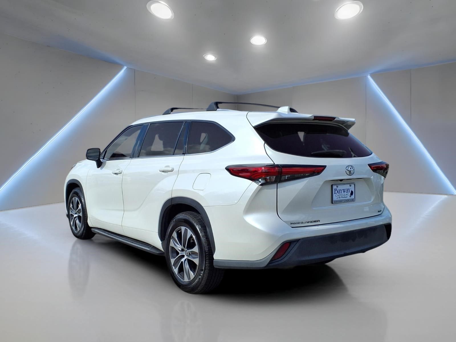 2021 Toyota Highlander XLE White at Toyota of Victoria