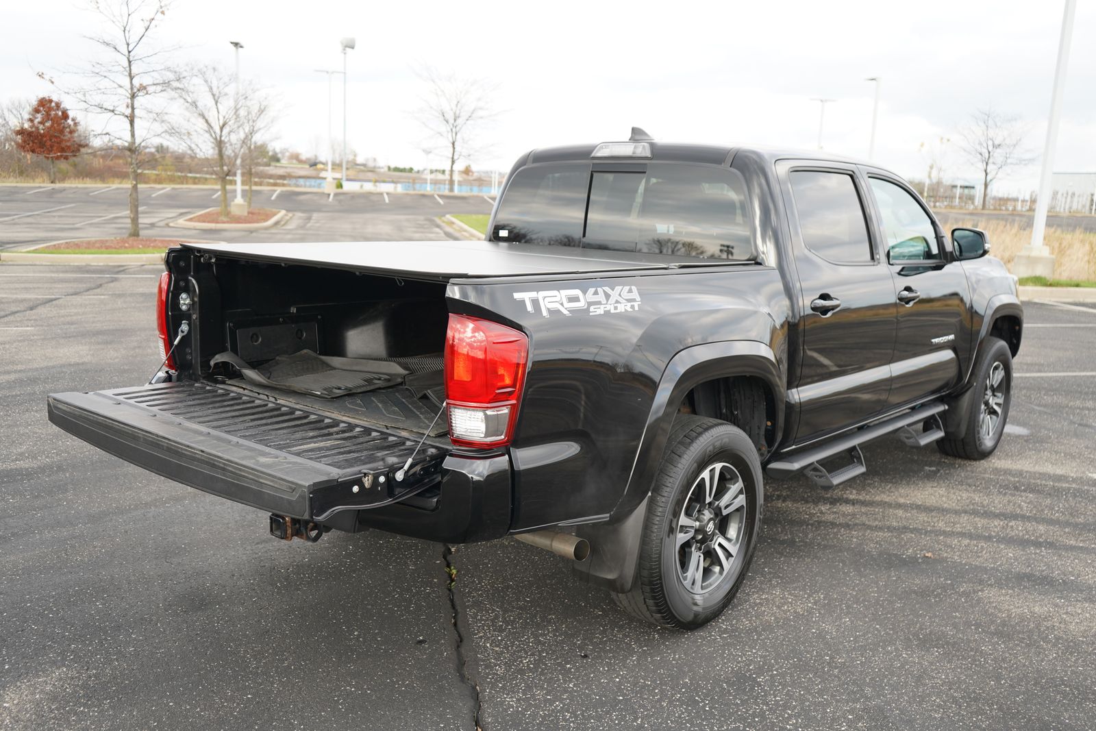 2017 Toyota Tacoma SR5 28