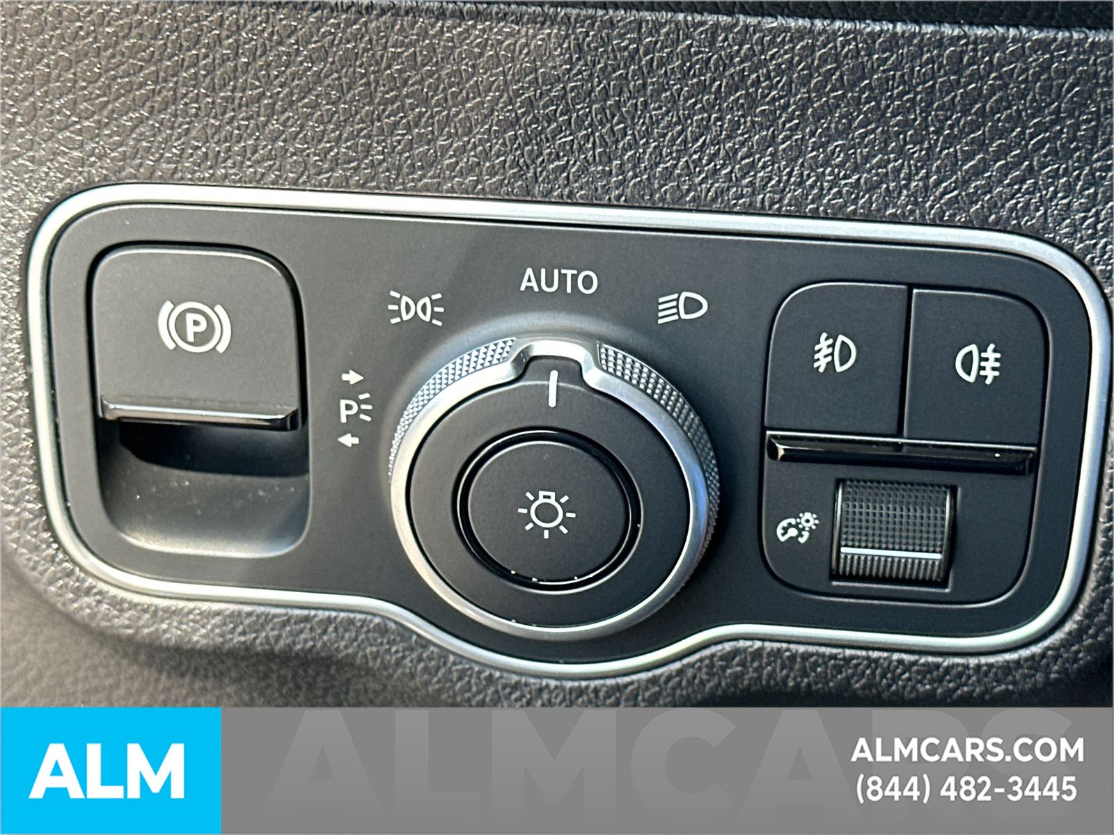 Used 2025 Black Mercedes-Benz GLB 250 image 36