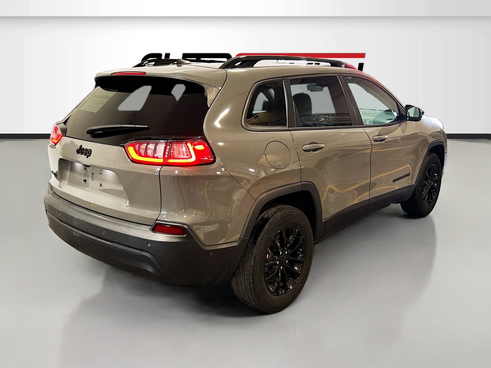 Used 2023 Gray Jeep Altitude image 7