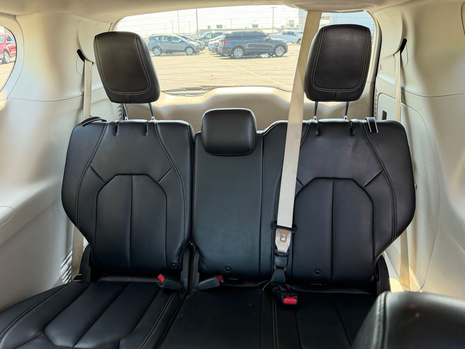 2020 Chrysler Voyager image 15