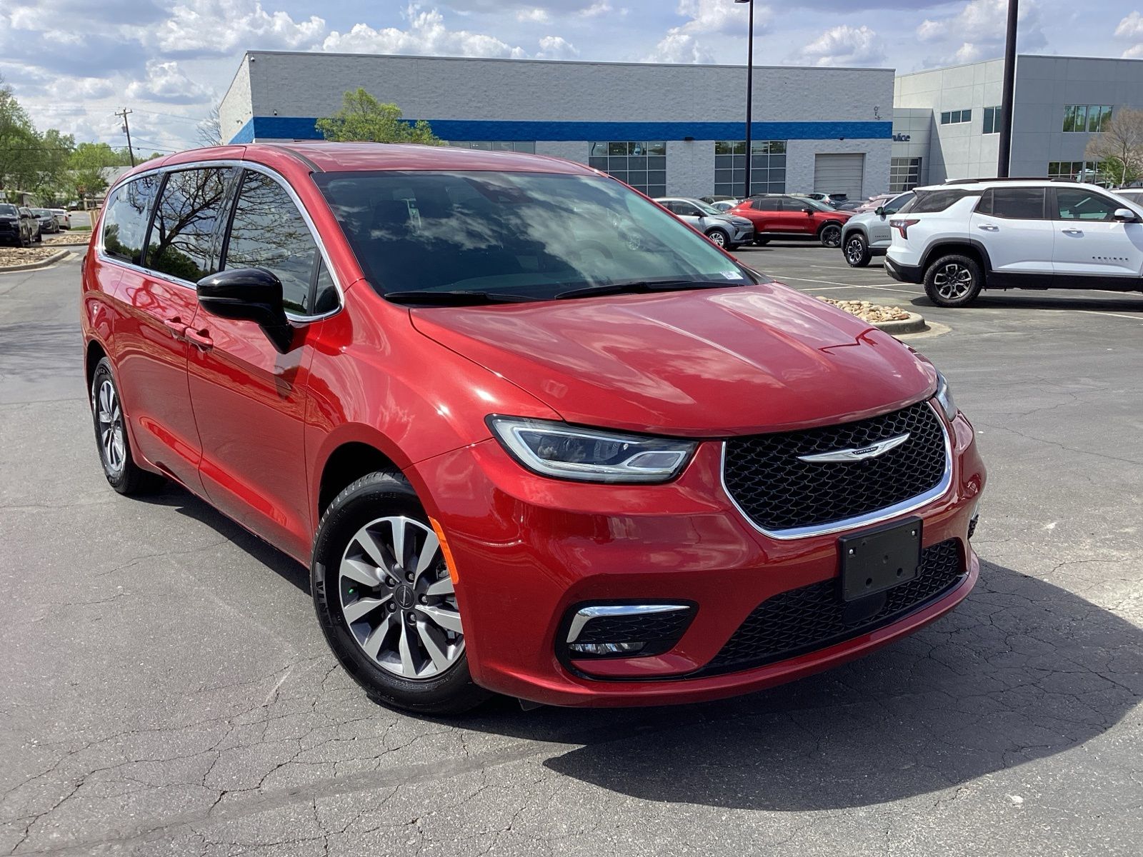 Red Hot Pearlcoat 2024 Chrysler Pacifica Hybrid Select FWD Minivan Front-Wheel Drive Continuously Variable Transmission