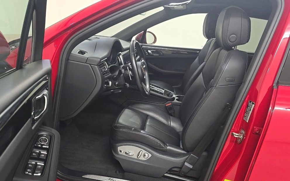2023 Porsche Macan S — photo 5