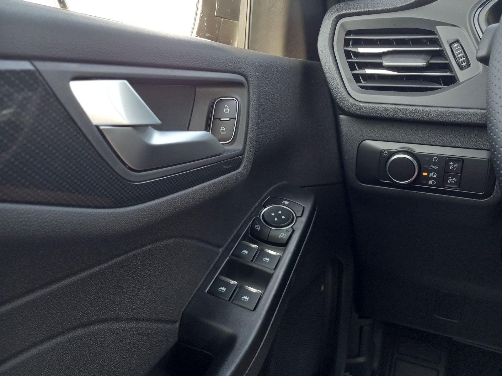 2026 Ford Escape image 25