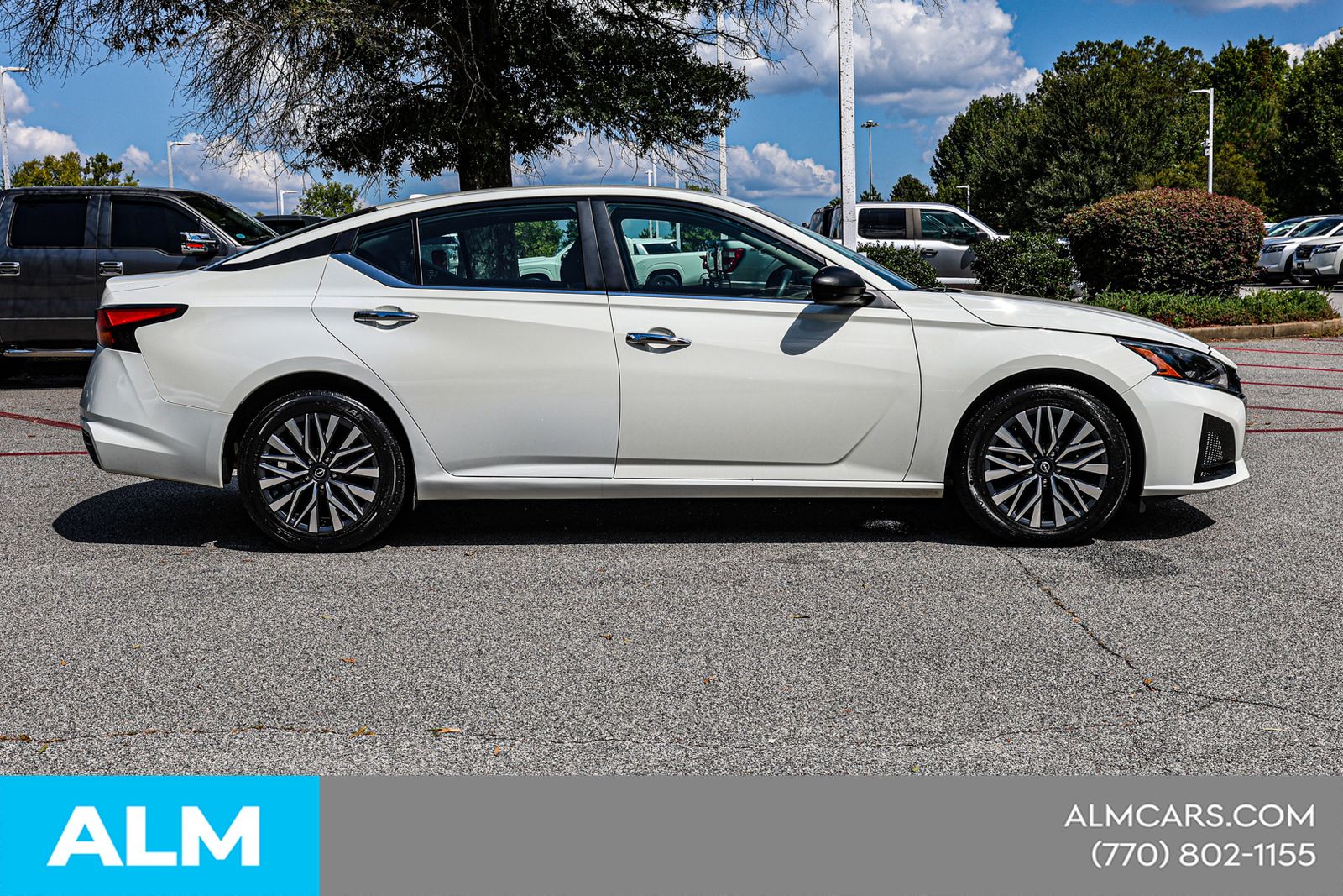 Used 2025 White Nissan 2.5 SV image 10