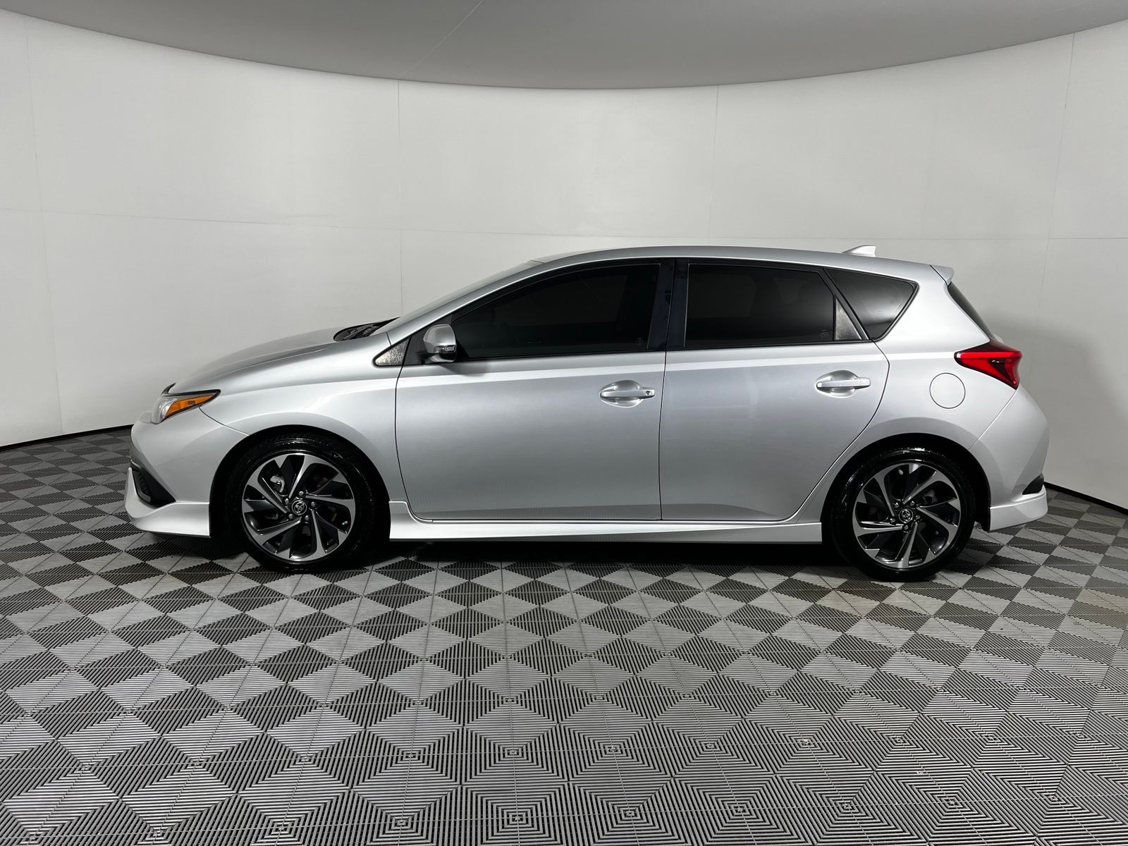 Thumbnail: 2018 Toyota Corolla iM - 8