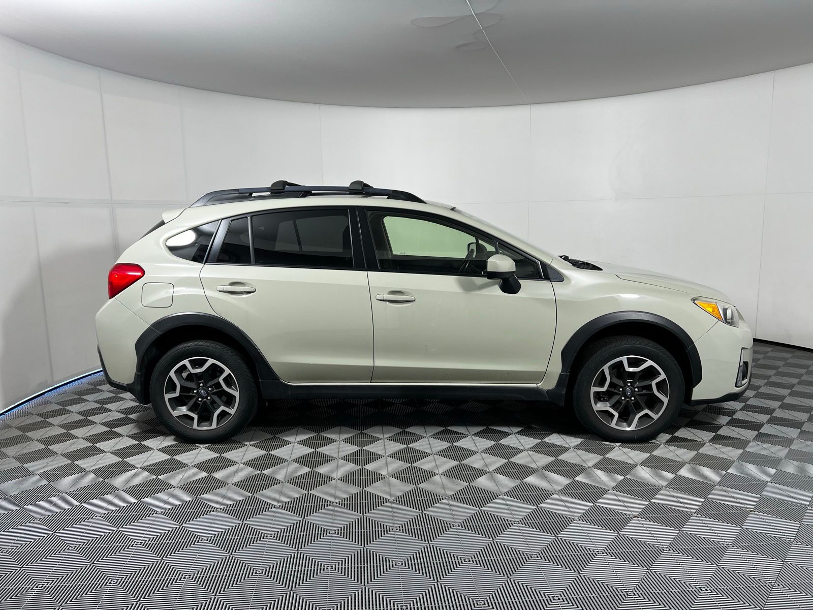 Thumbnail: 2017 Subaru Crosstrek - 4