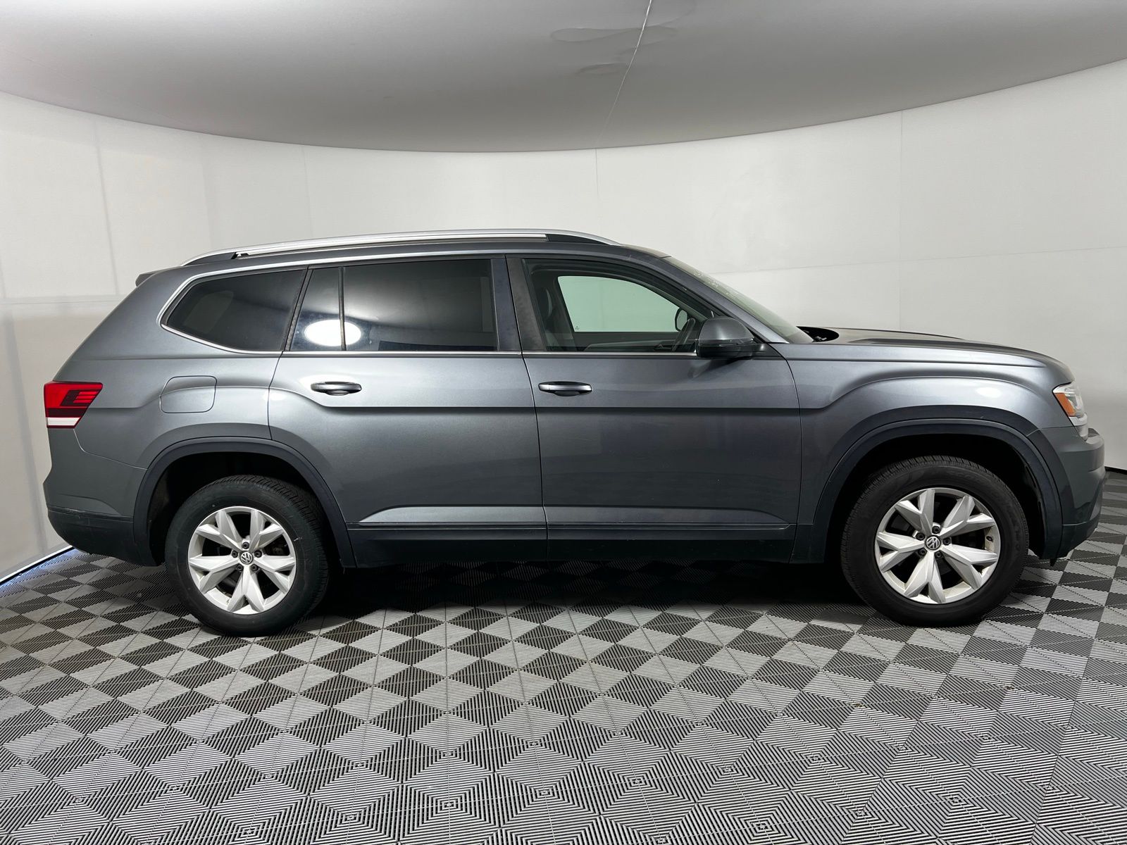 Thumbnail: 2018 Volkswagen Atlas - 4