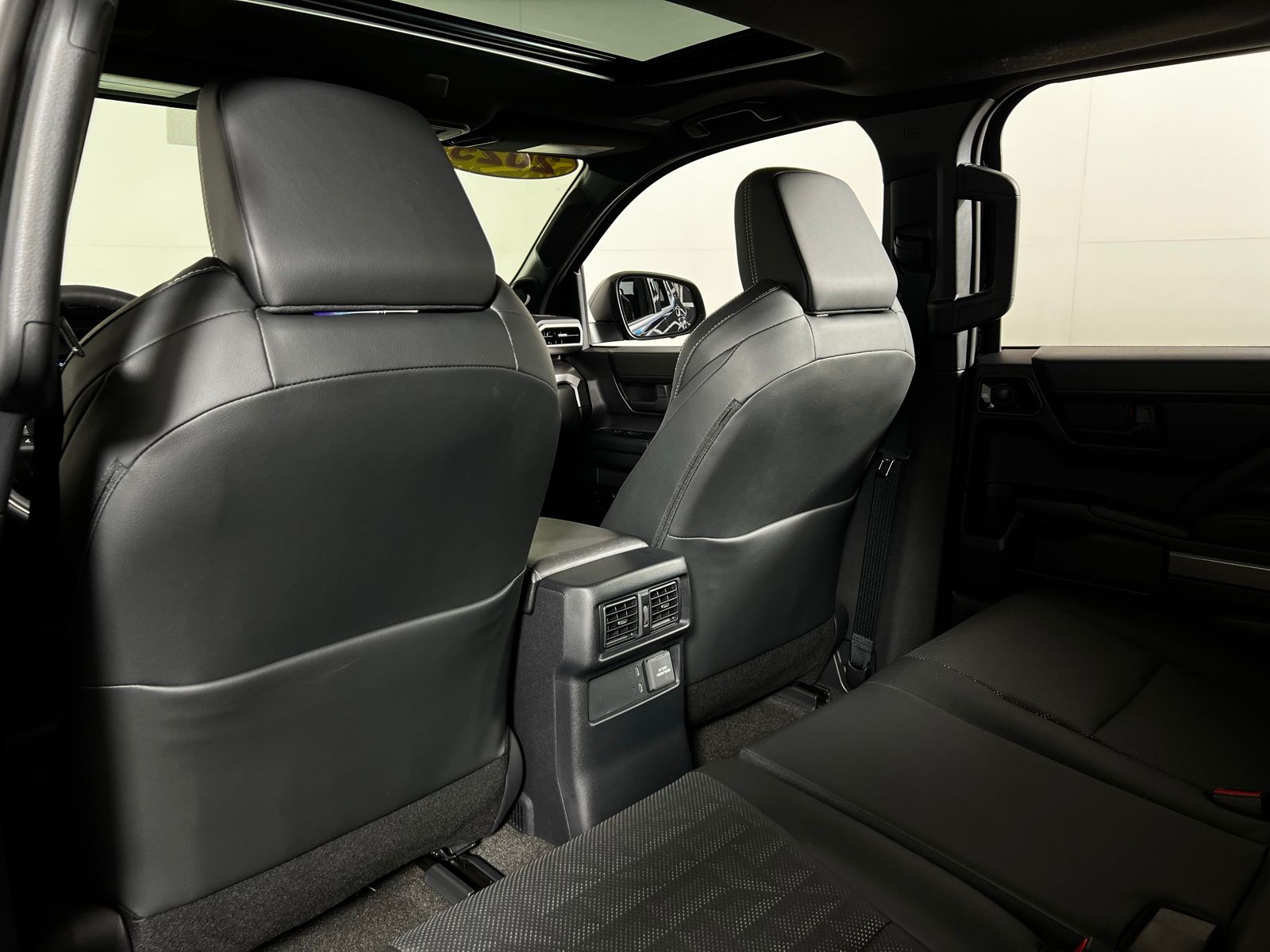 Thumbnail: 2025 Toyota 4Runner - 25