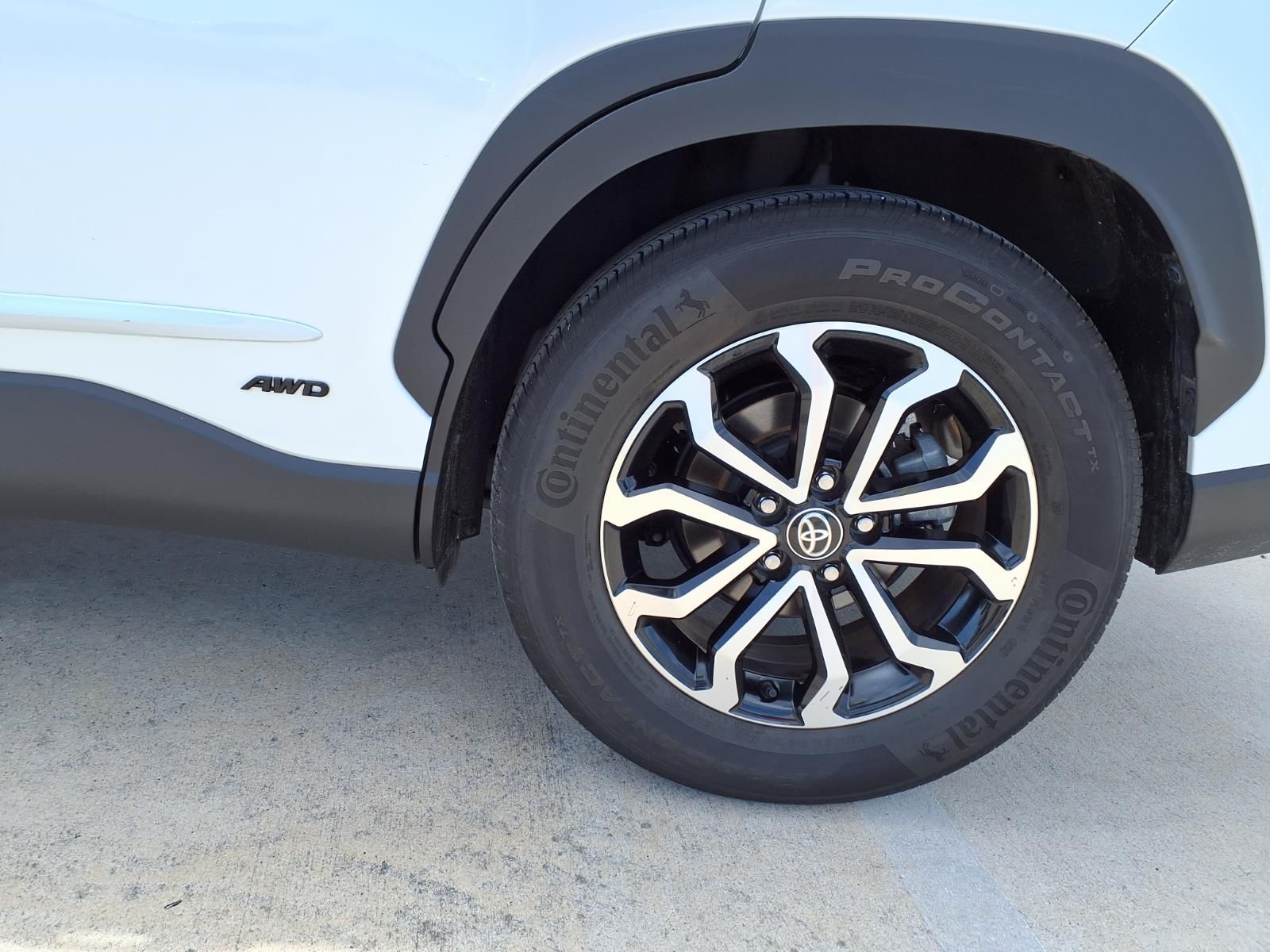 2023 Toyota Corolla Cross Hybrid SE - 8