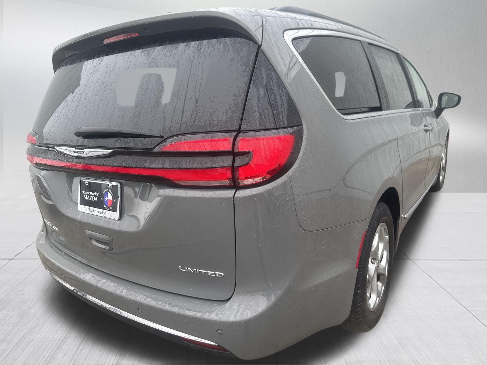 Used Car 2023 Chrysler Pacifica  Limited For Sale Under $30,000 In Austin, Texas