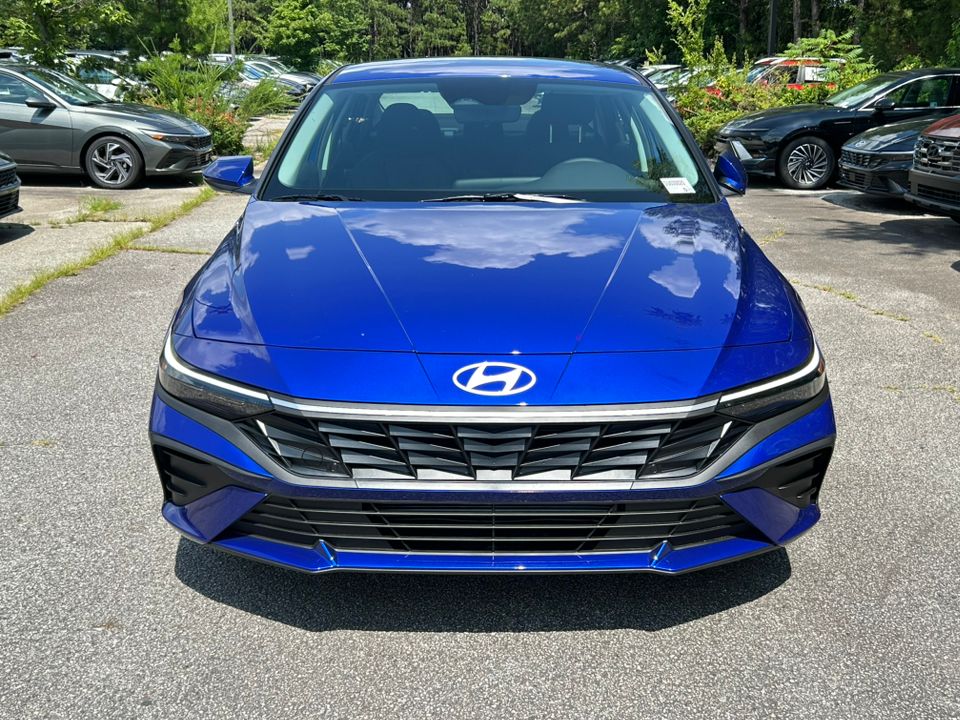 2025 Hyundai Elantra SE photo 2