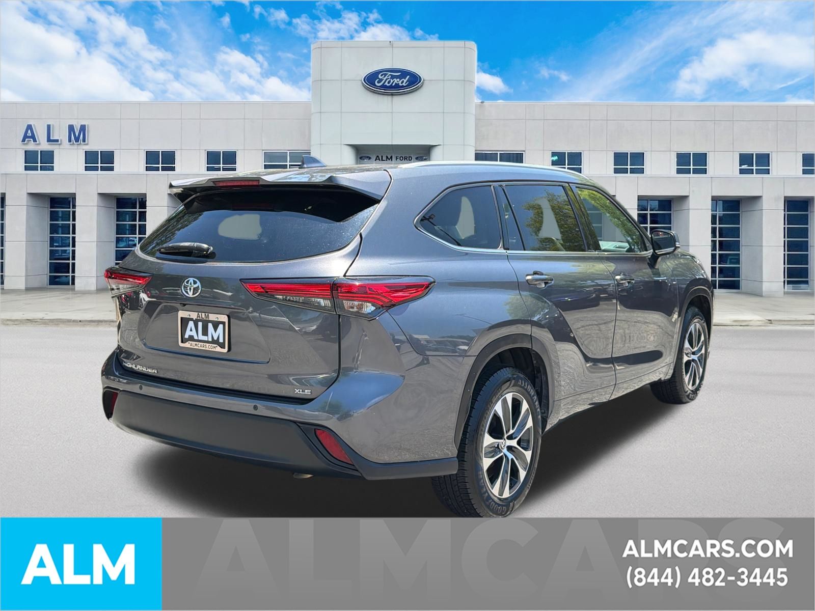 Used 2022 Gray Toyota XLE image 5
