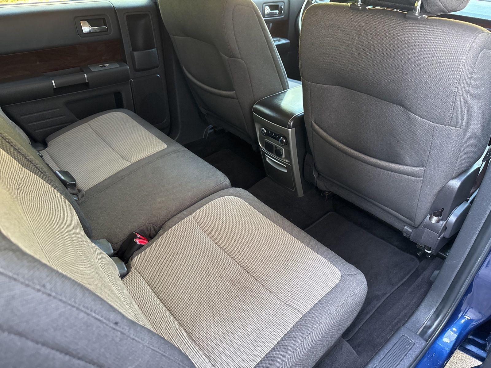 Used 2012 Dark Blue Pearl Metallic Ford SEL image 5