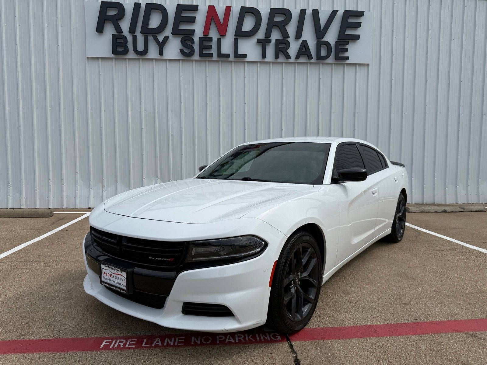 White Knuckle Clearcoat 2021 Dodge Charger Sedan Rear-Wheel Drive 8-Speed Automatic