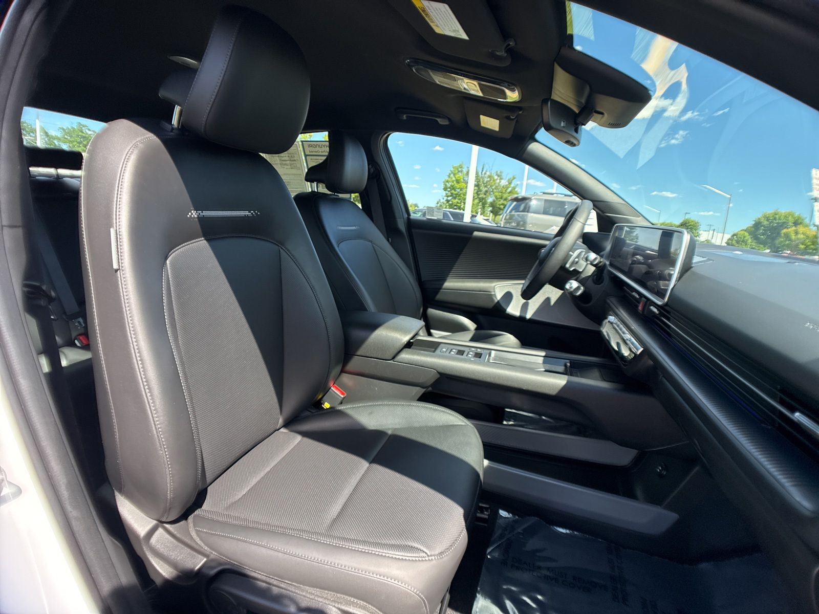 Used 2024 White Hyundai SEL image 16