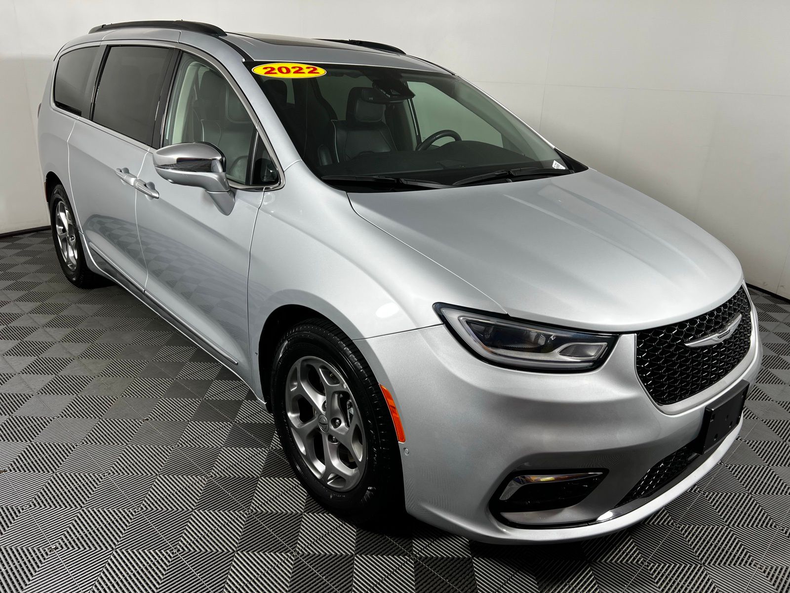 2022 Chrysler Pacifica Limited 3
