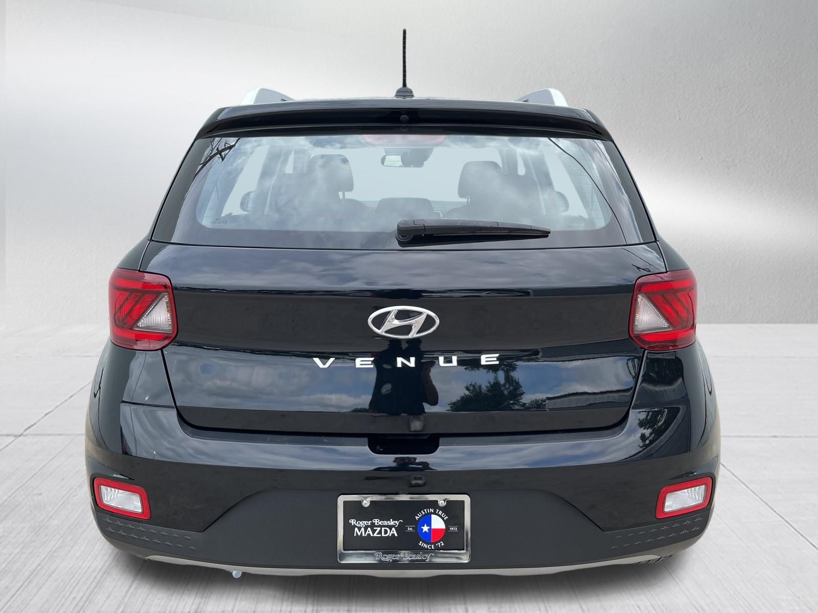 Used Car 2025 Hyundai Venue  Sel For Sale Under $20,000 In Austin, Texas
