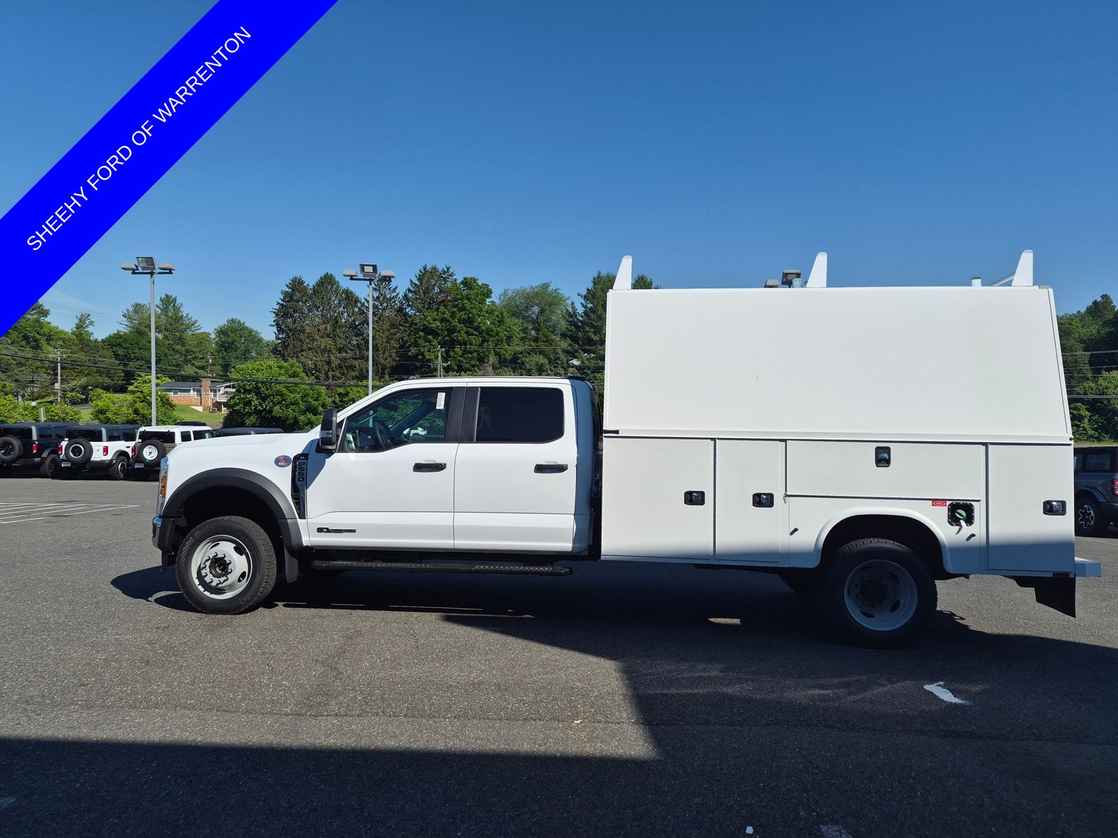 New 2026 Oxford White Ford XL SERVICE BODY image 4